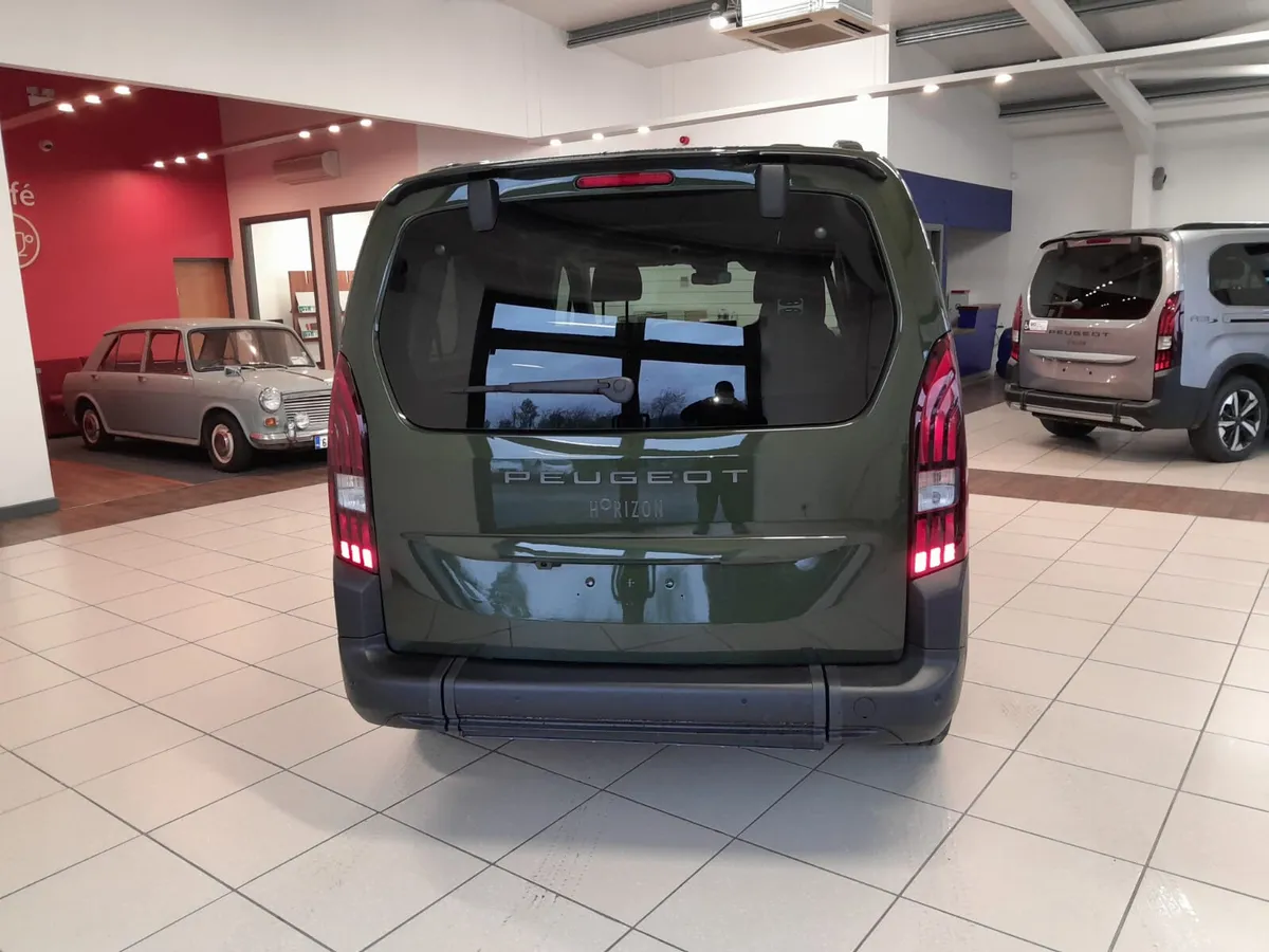 Wheelchair Taxi Peugeot Rifter Horizon 2026 - Image 4