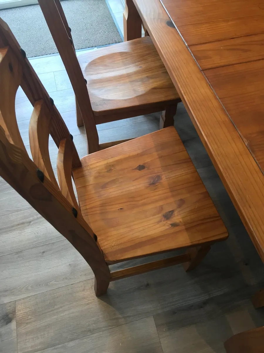 Pine table with 6 chairs - Image 3