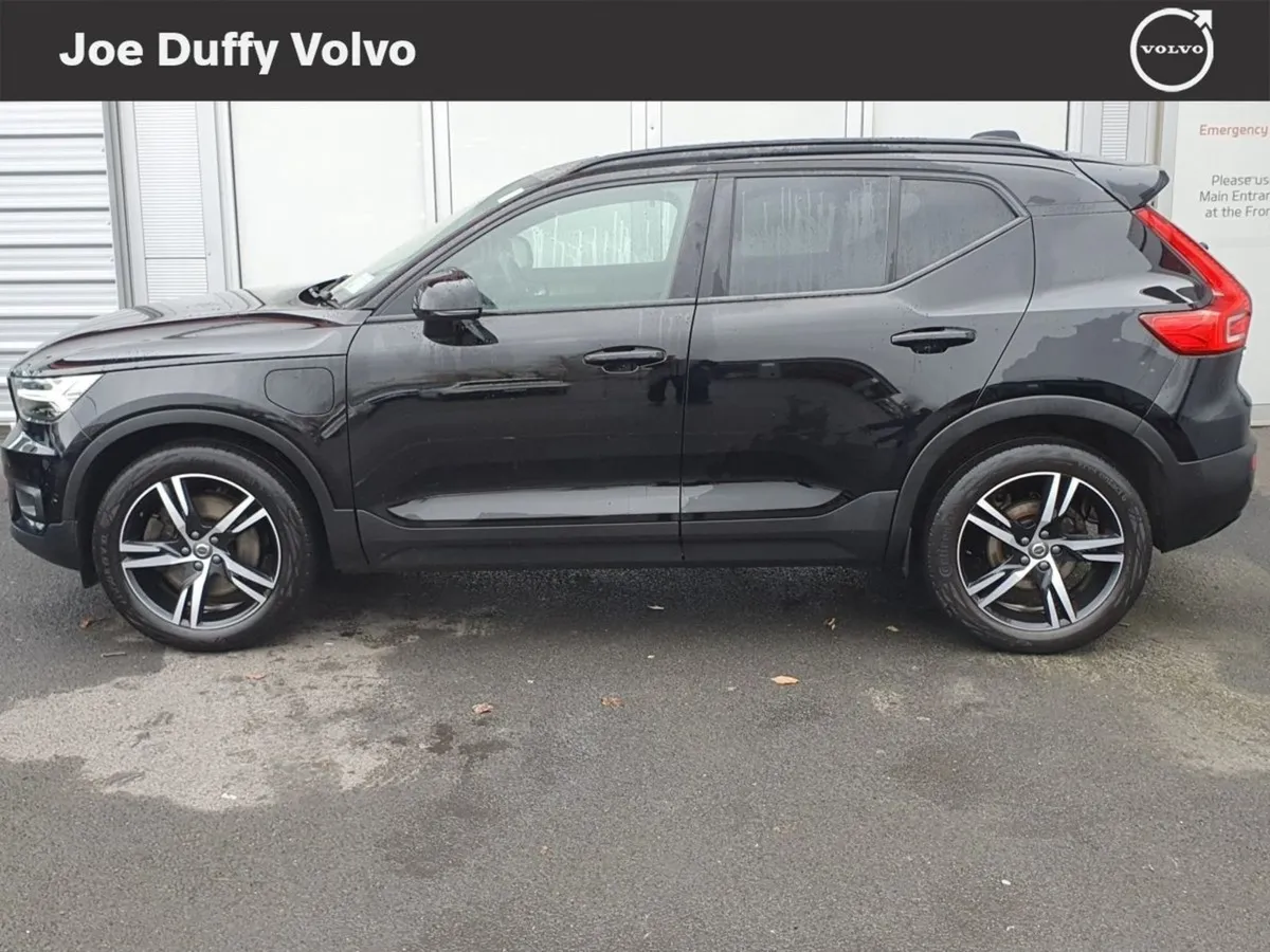 Volvo XC40 R-design T4 Phev - Image 4