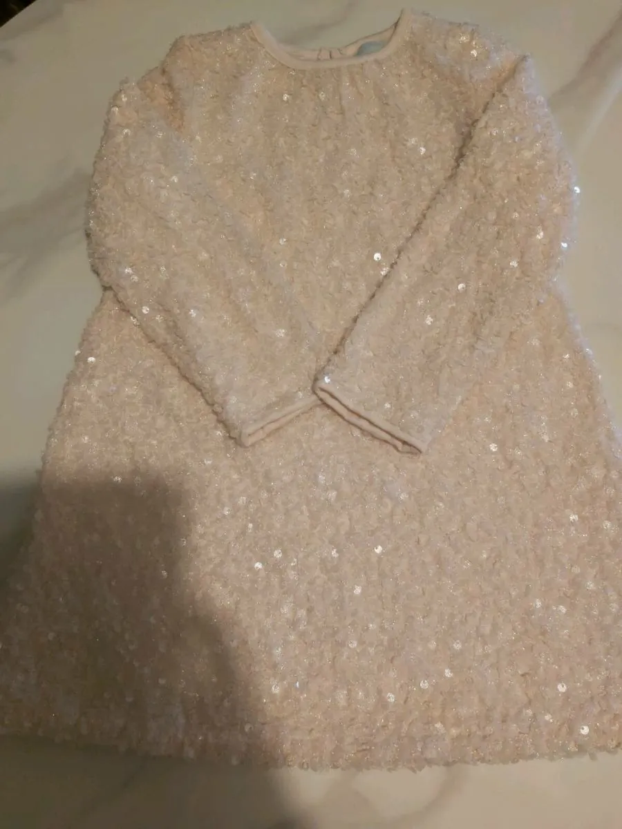 Girls beautiful Dress - Image 1