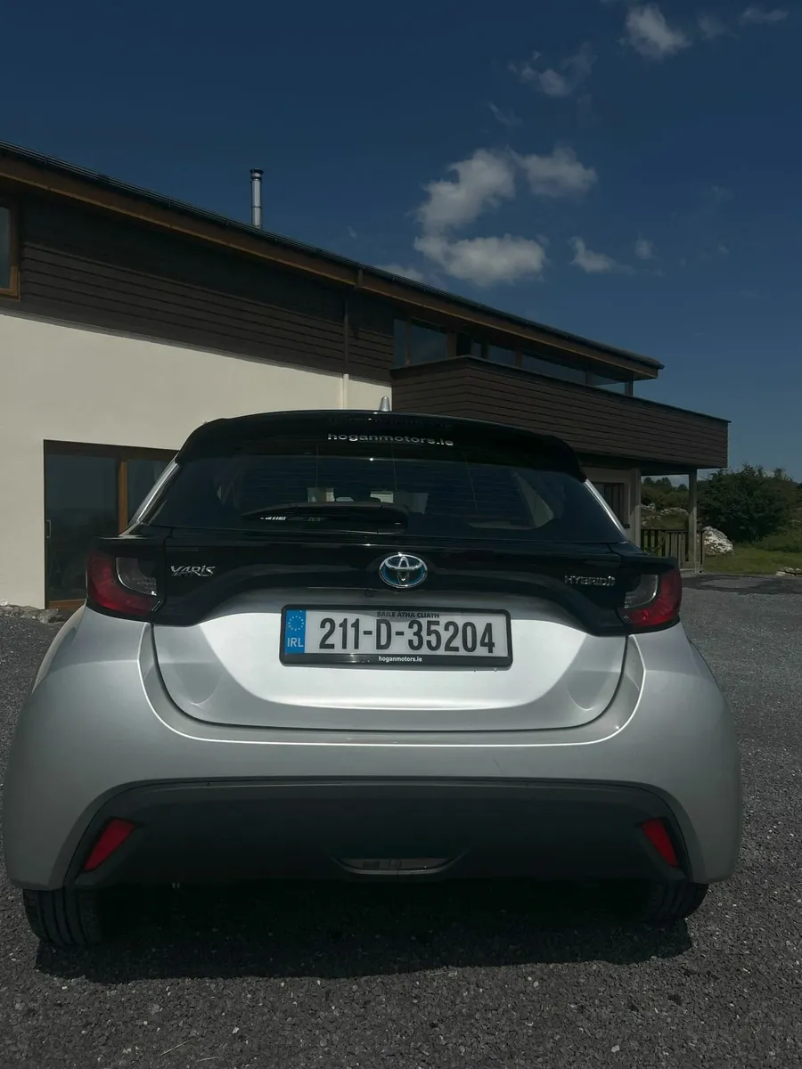 Toyota Yaris 2021 - Image 2