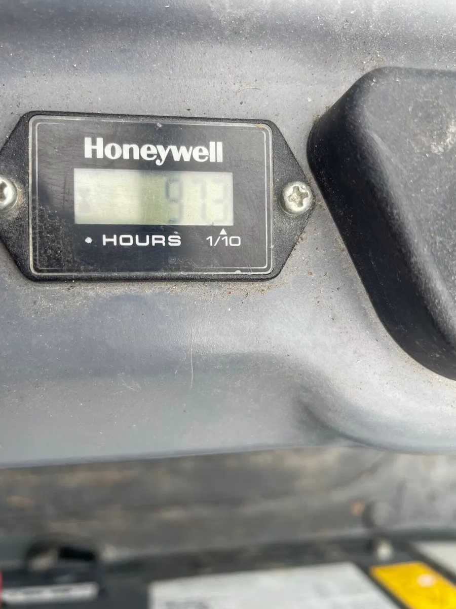 1 ton Takeuchi 98 hrs - Image 4