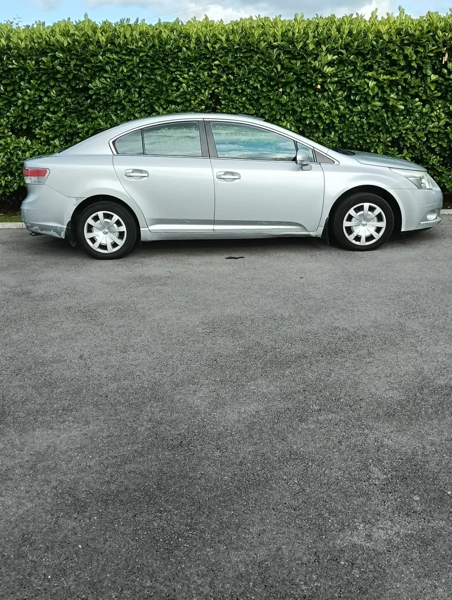 Toyota Avensis 2010 - Image 2