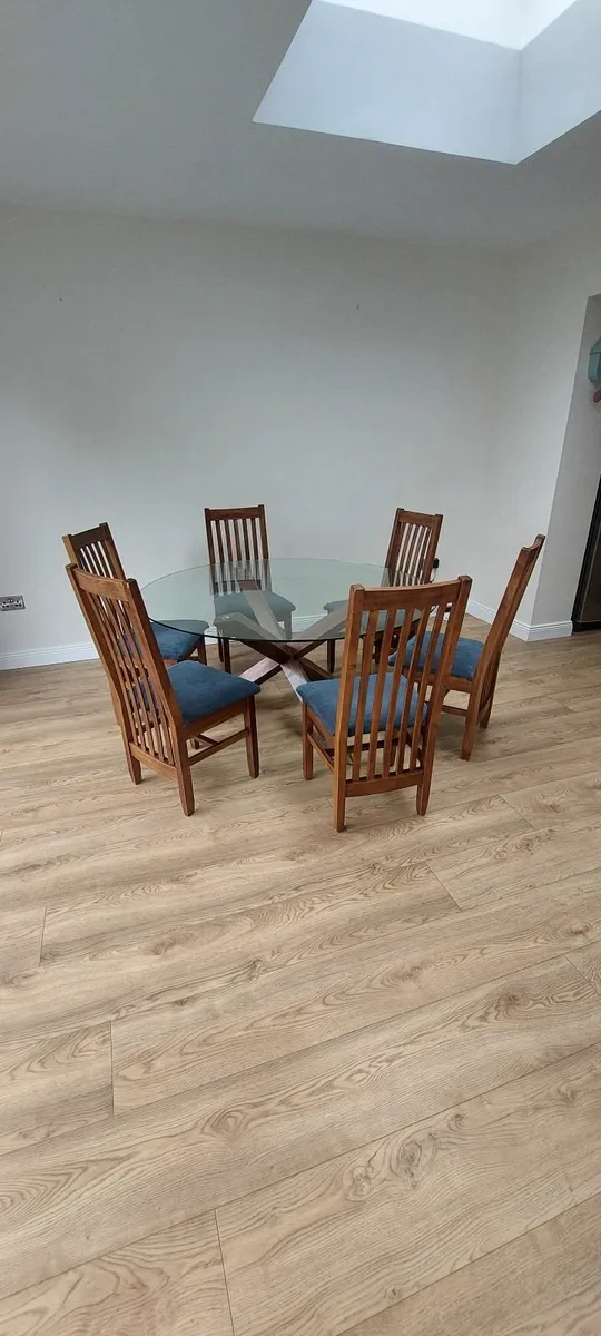 Kitchen Table and chairs - Image 4