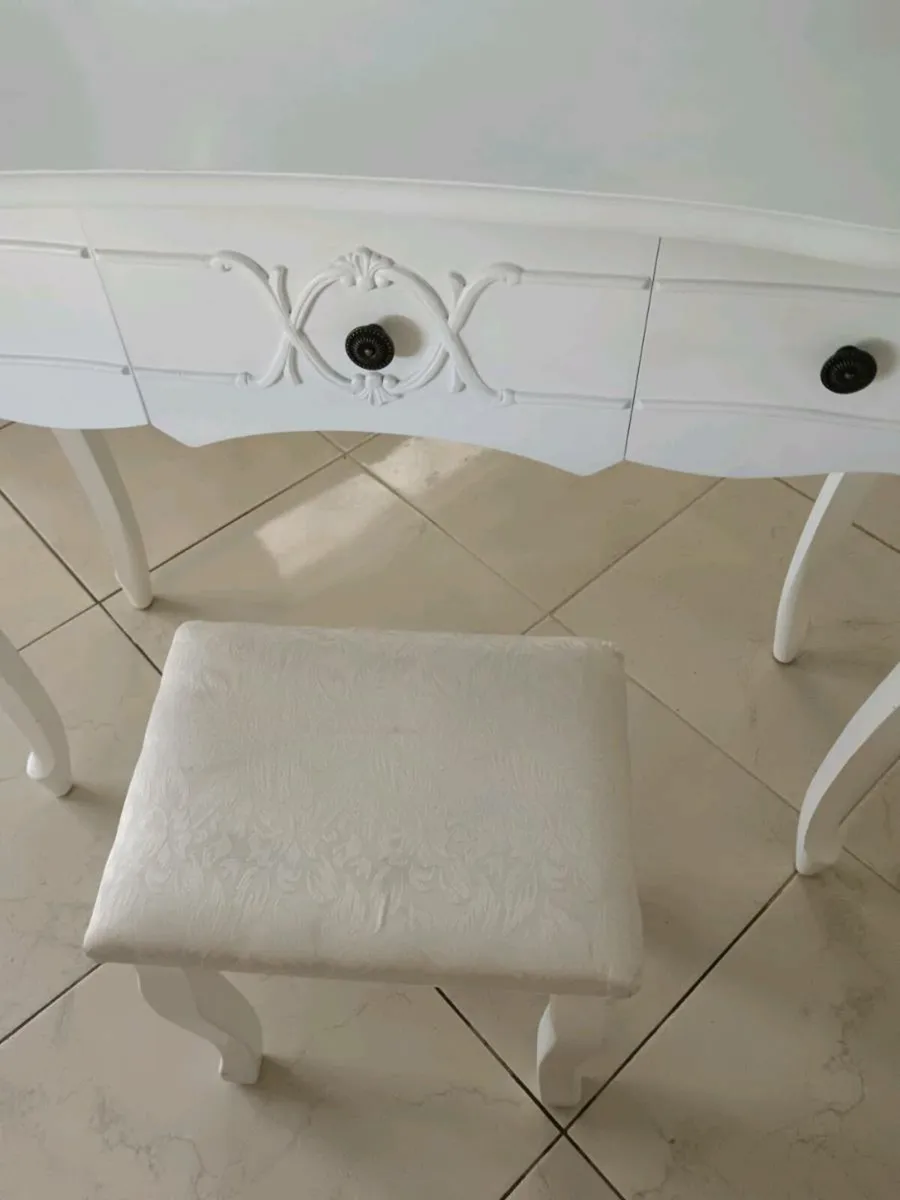 Dressing table and stool - Image 2