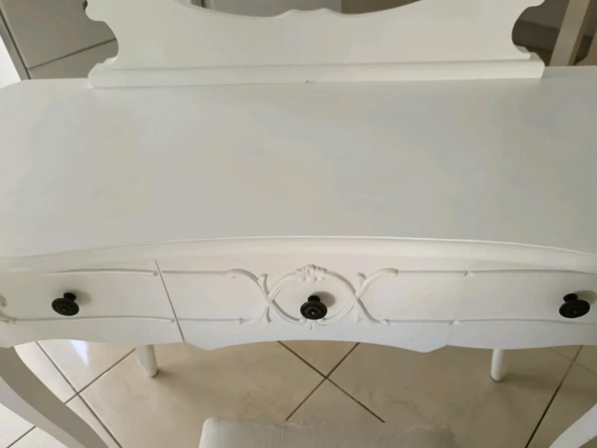 Dressing table and stool - Image 3