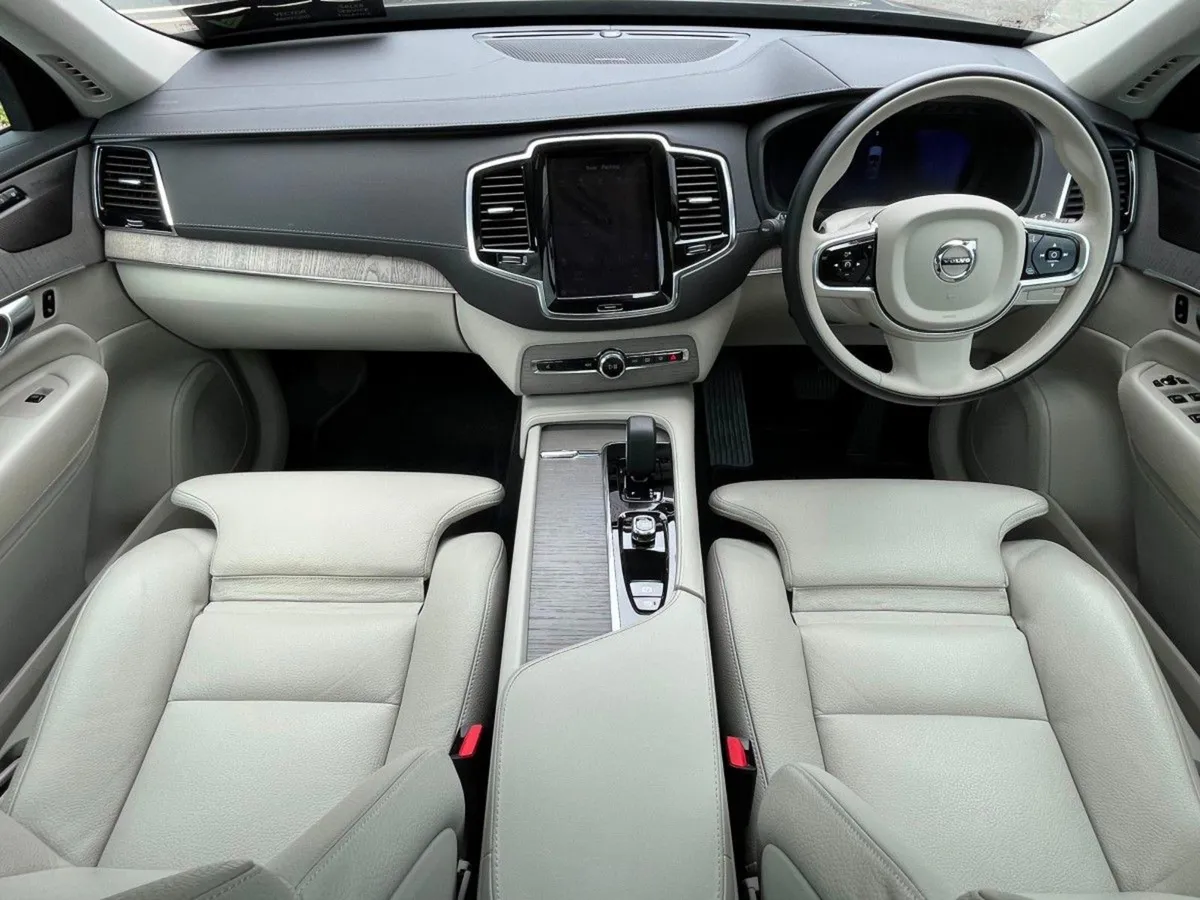 Volvo XC90 Blond Leather T8 AWD Dark Plus - Image 2