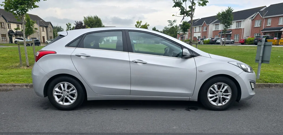 Hyundai i30 2016 Diesel Deluxe - Image 3