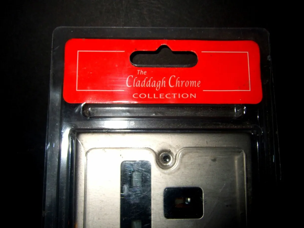 BNIB Chrome Double Electric/USB Socket - Image 4