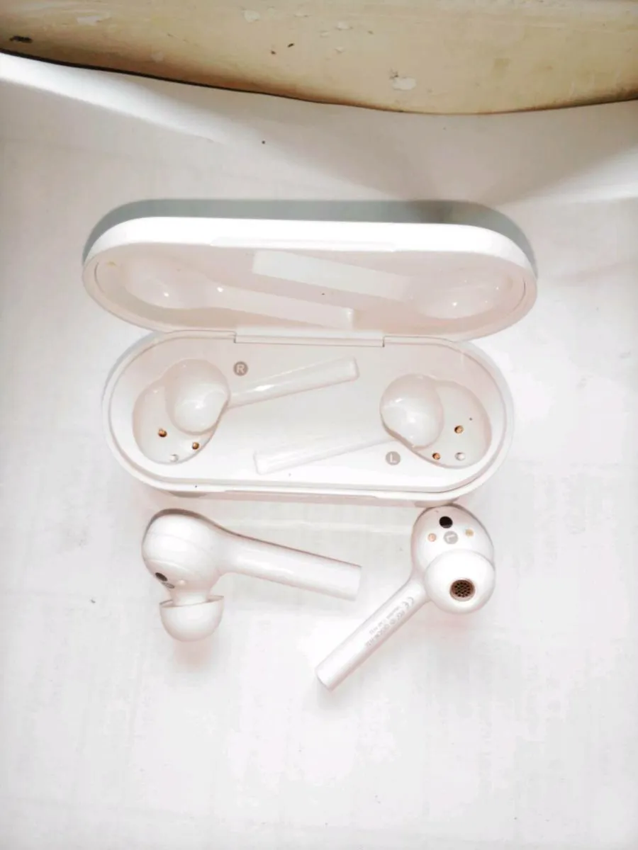 Huawei Freebuds (in ear) with charging case. - Image 4