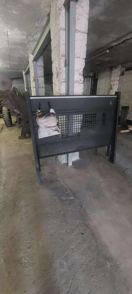 Head Board - Toyota Dyna