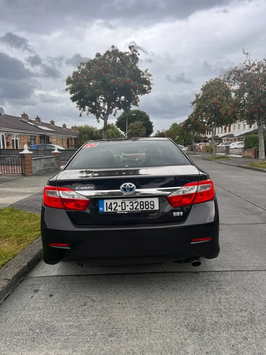 Toyota Camry 2014 - Image 2