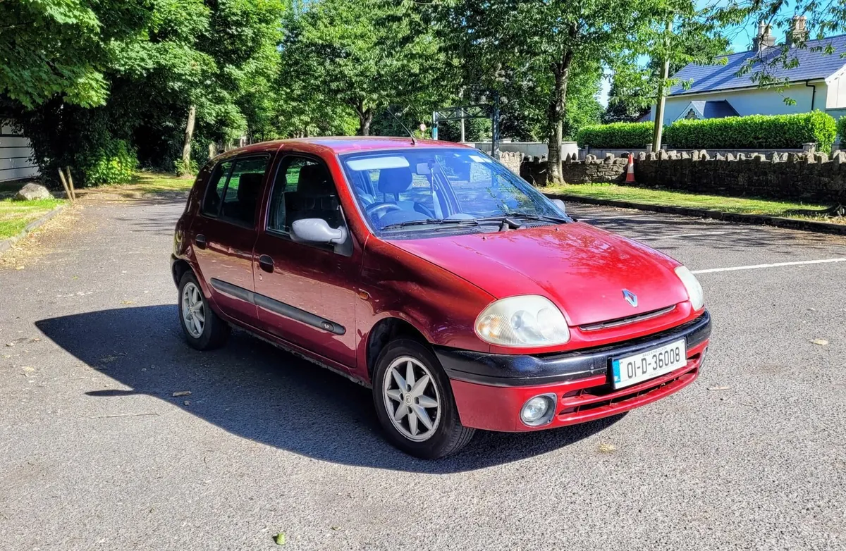 Renault Clio 2001 - Image 1