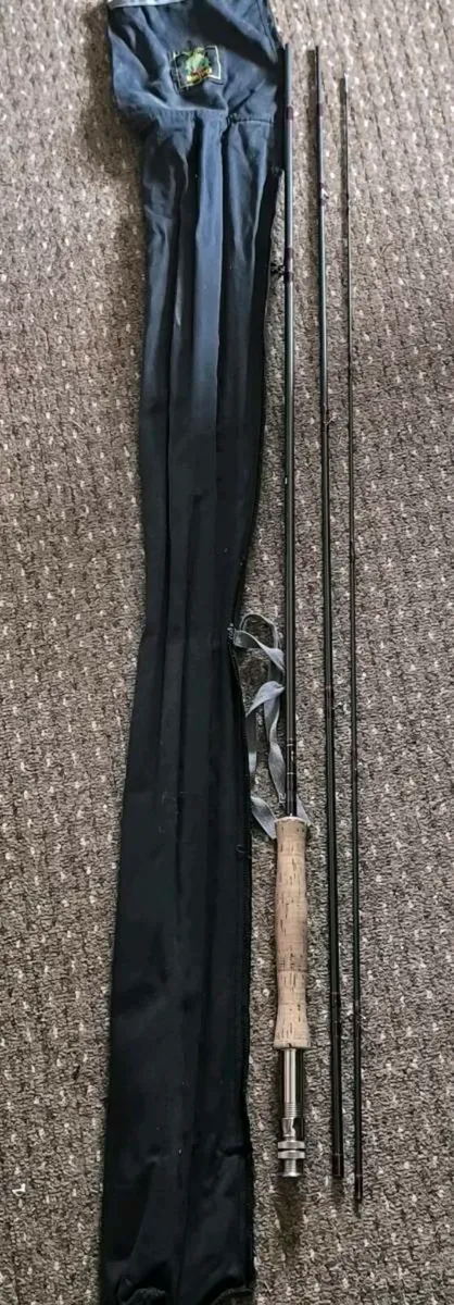 Daiwa whisker 9'6 3 piece 5/7wt  fly rod and bag. - Image 1