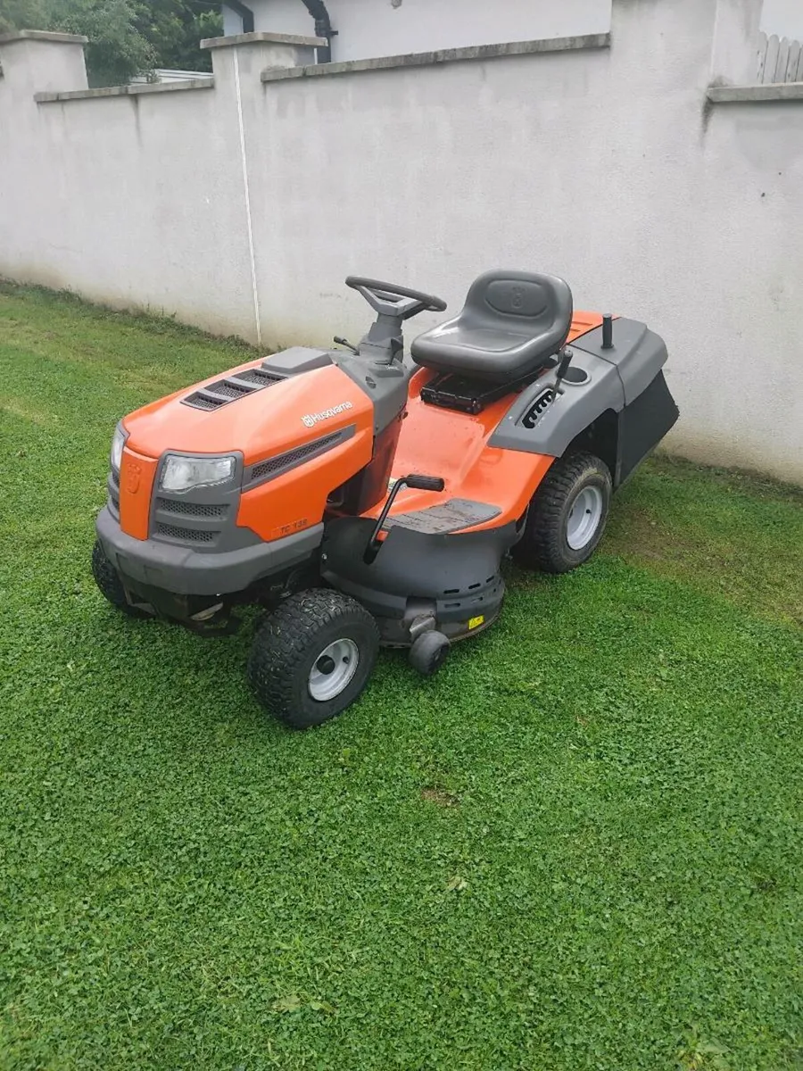 Ride on lawnmower - Image 1