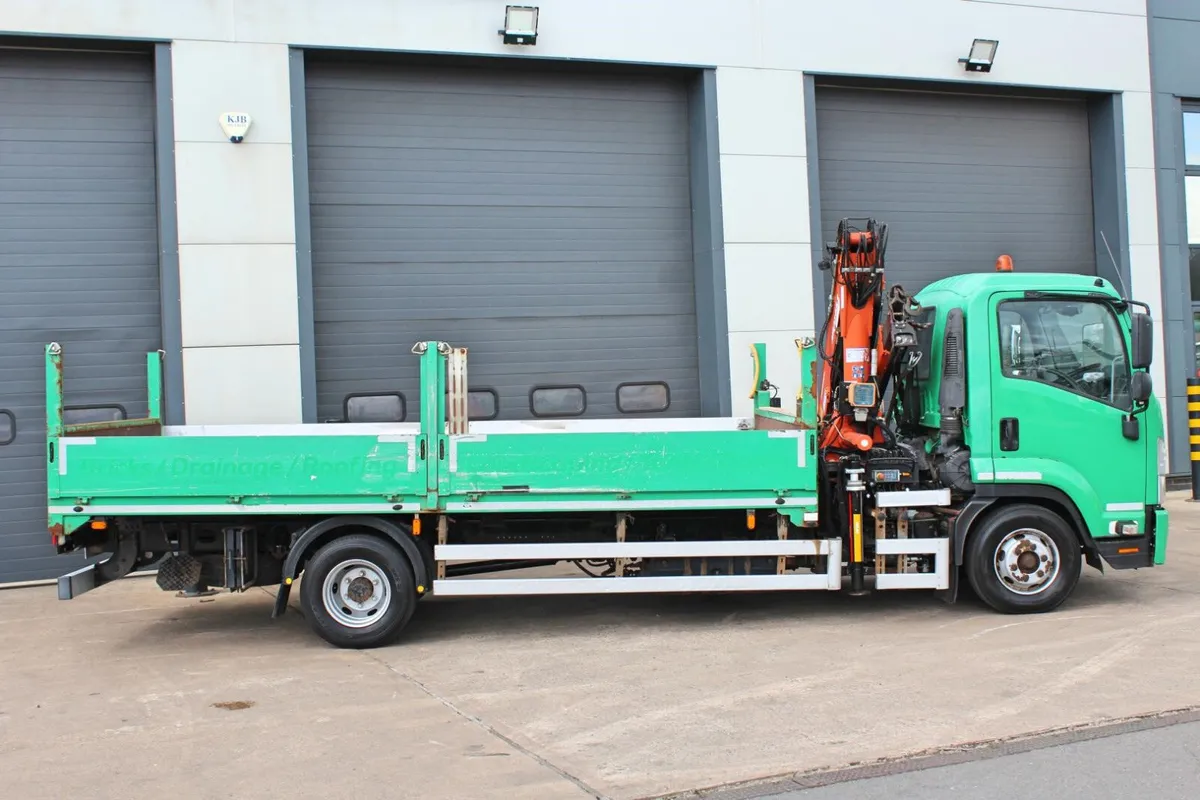 2018 ISUZU- F11-210 DROPSIDE FLAT WITH CRANE - Image 4