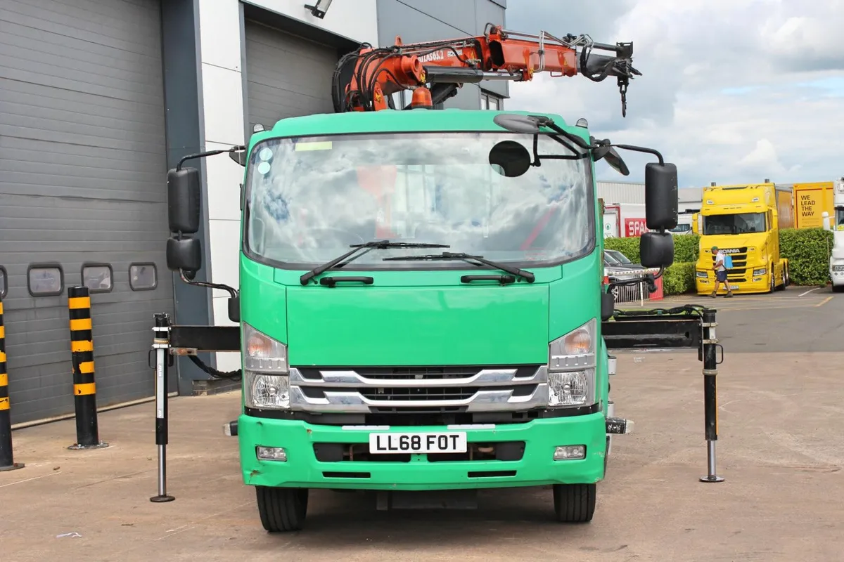 2018 ISUZU- F11-210 DROPSIDE FLAT WITH CRANE - Image 2