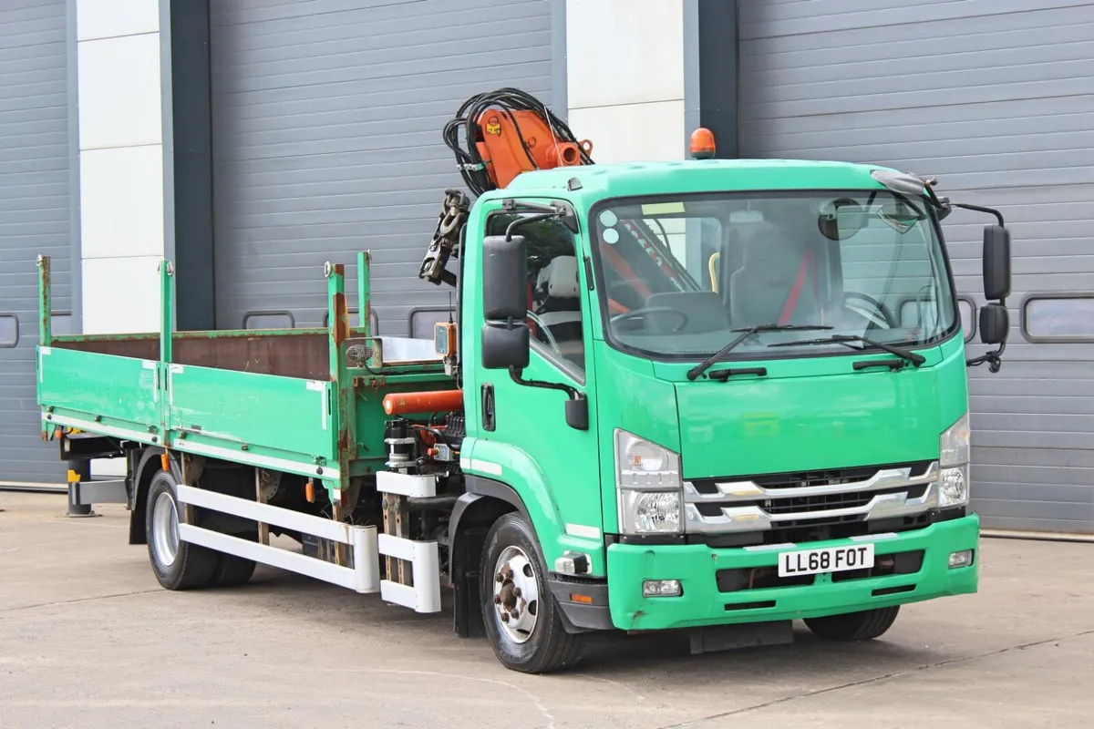 2018 ISUZU- F11-210 DROPSIDE FLAT WITH CRANE - Image 1