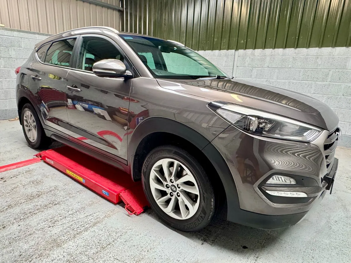 Hyundai Tucson 2017    Executive Model ! - Image 2