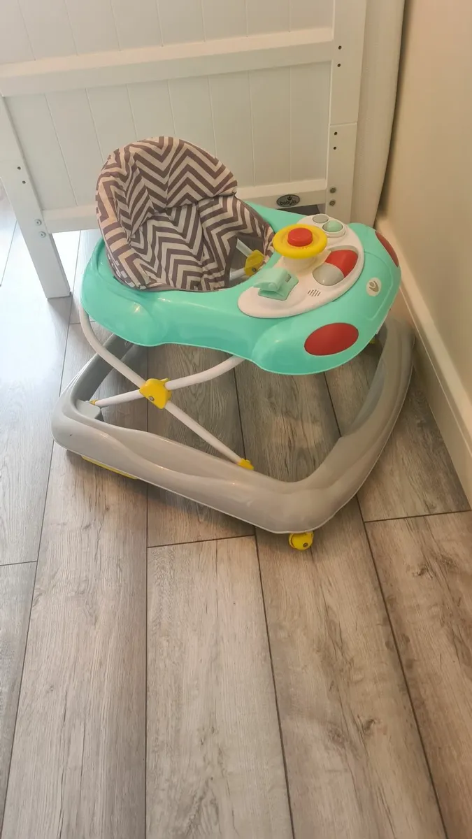 walker & seat - Image 1