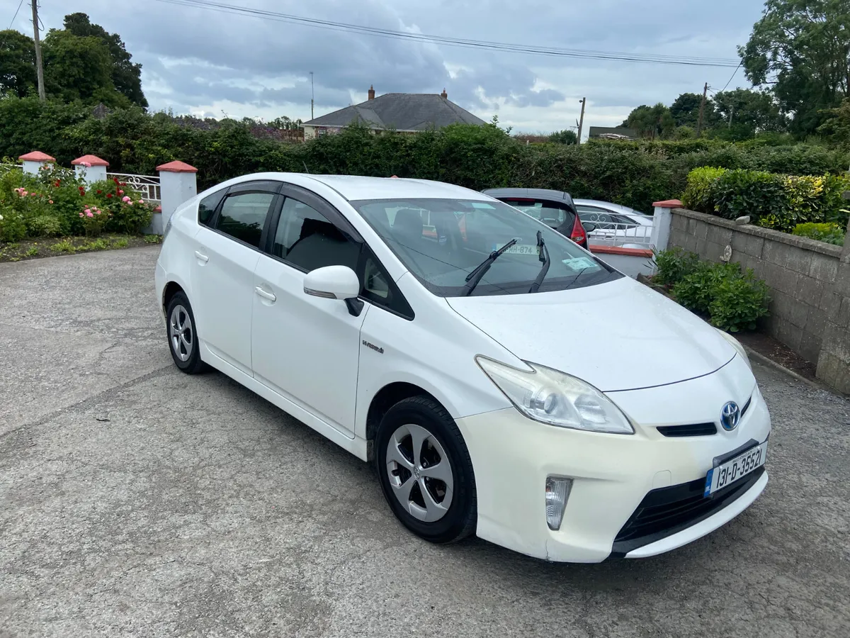 Toyota Prius 2013 - Image 2