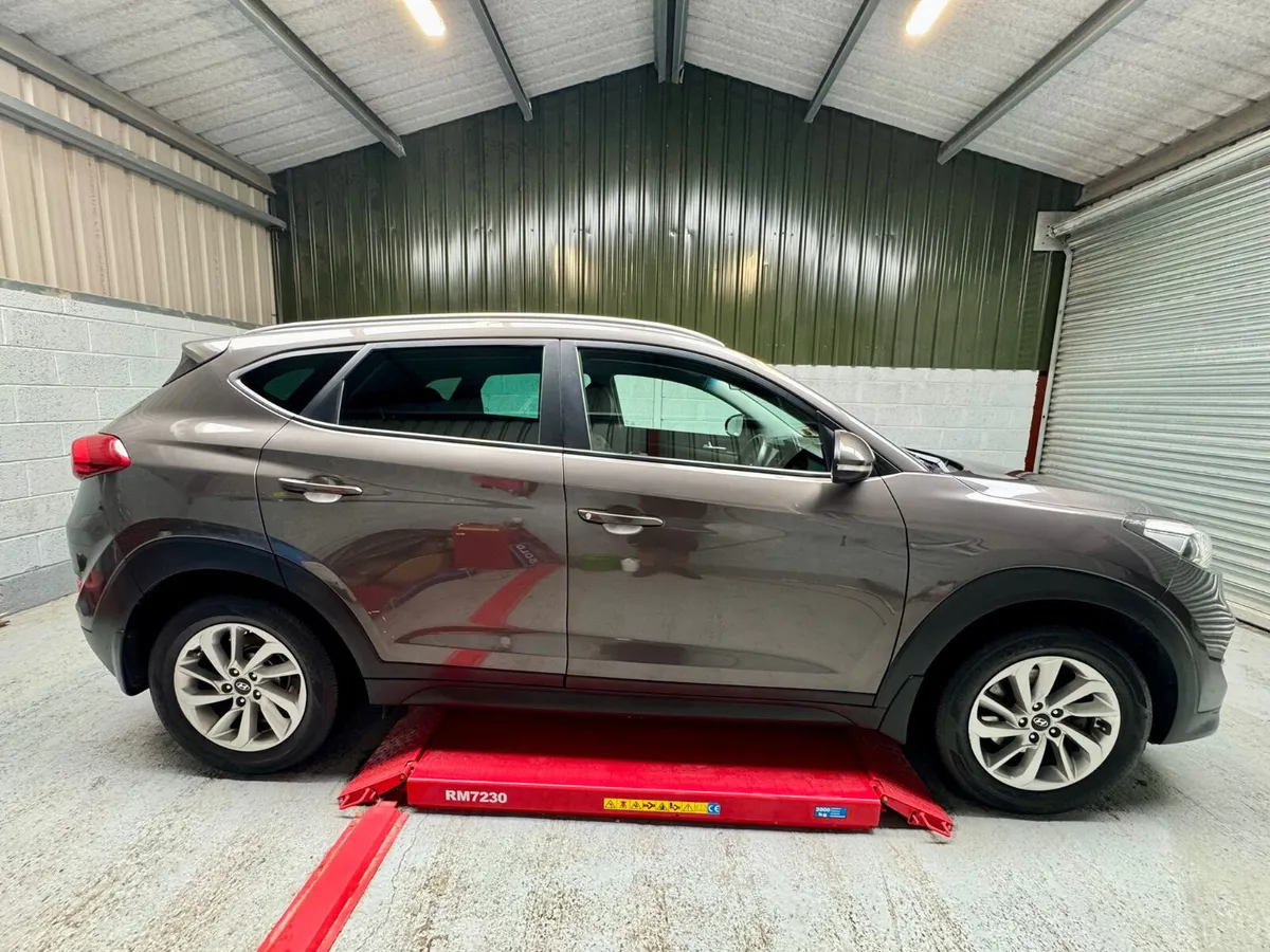 Hyundai Tucson 2017    Executive Model ! - Image 3