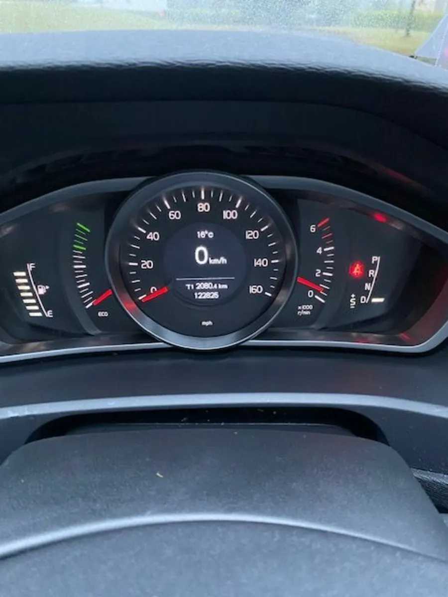 Volvo V40 2015 - Image 4