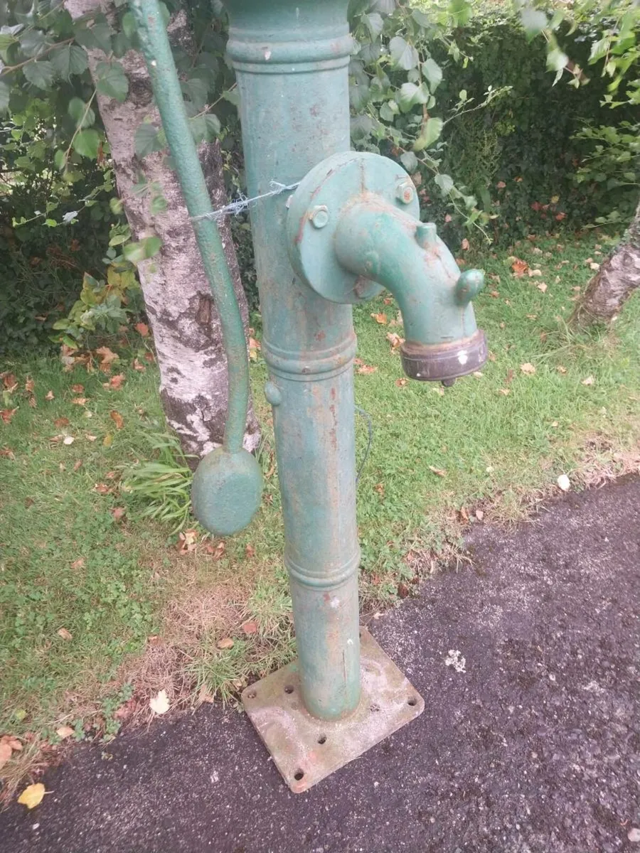 Antique Water Pump 6ft - Image 3