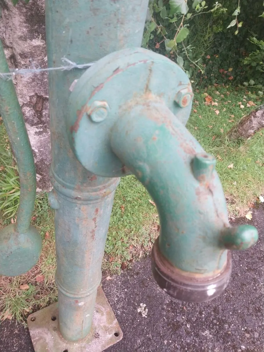 Antique Water Pump 6ft - Image 4
