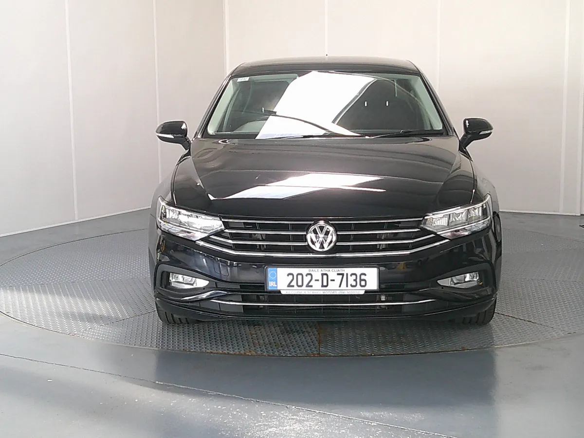 Volkswagen Passat 2020 - Image 2