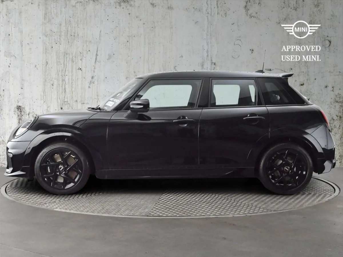 MINI HATCH Cooper C 5 Door - Image 3