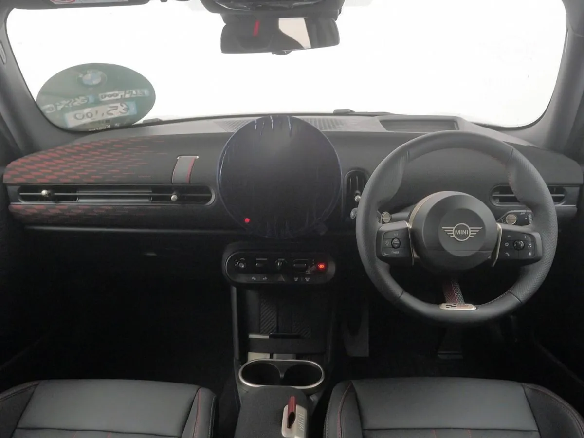 MINI HATCH Cooper C 5 Door - Image 4