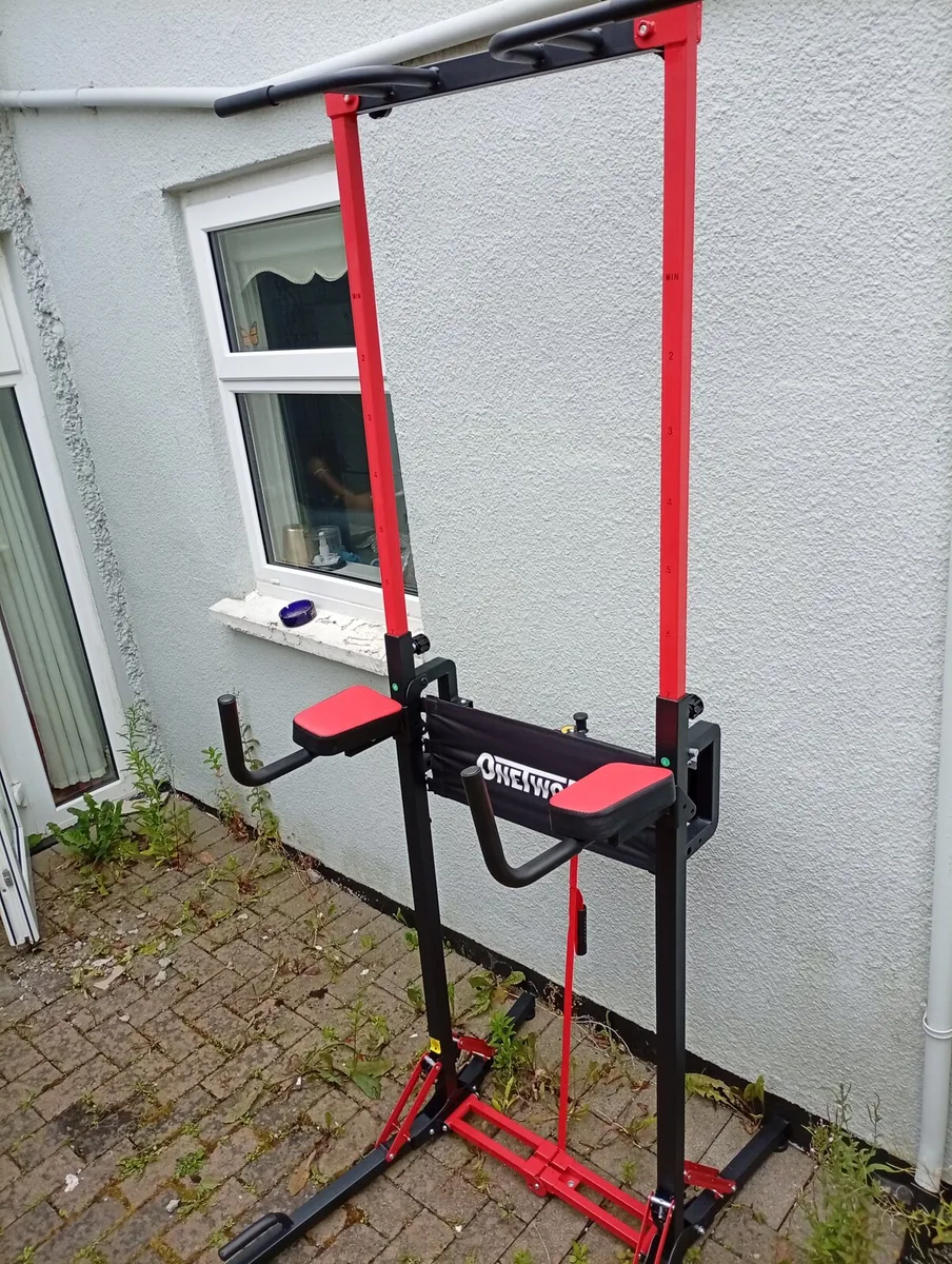 Pull-Up Power Tower – Like New, €135 - Image 3