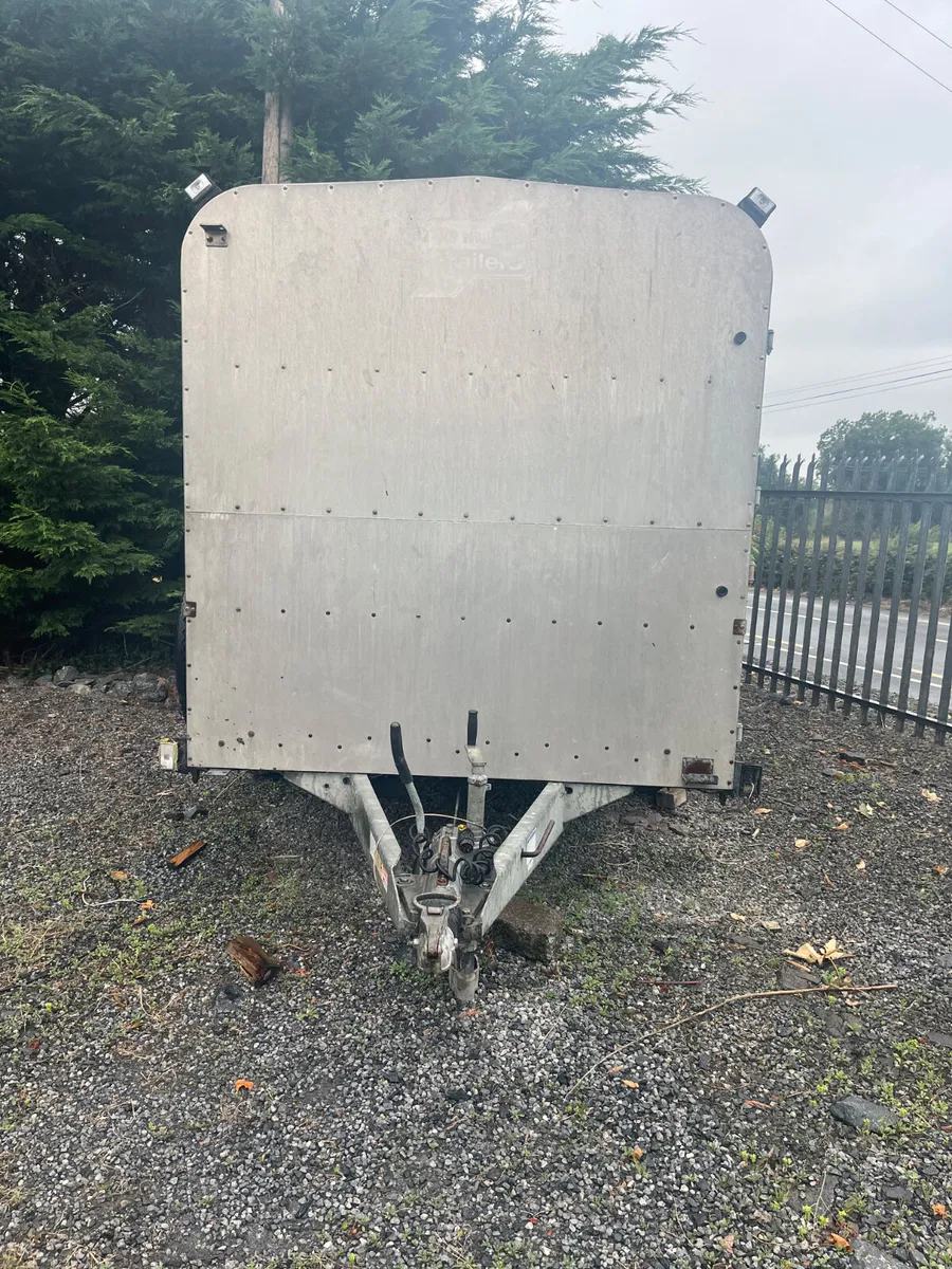 Trailers - Image 2