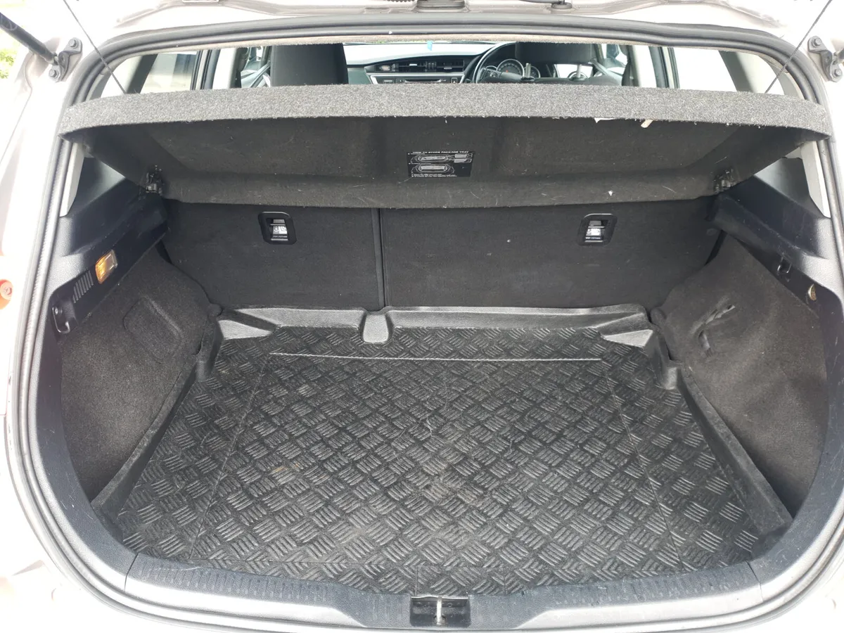 Toyota Auris 2013 1.4 d4d auto - Image 2