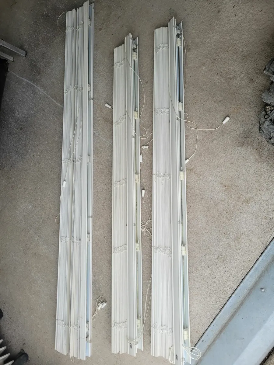 3 Venetian blinds - Image 2