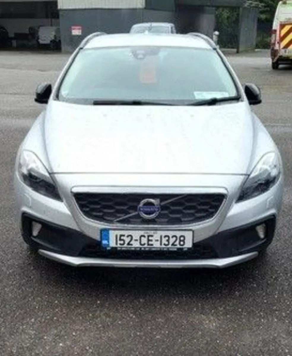 Volvo V40 2015 - Image 1