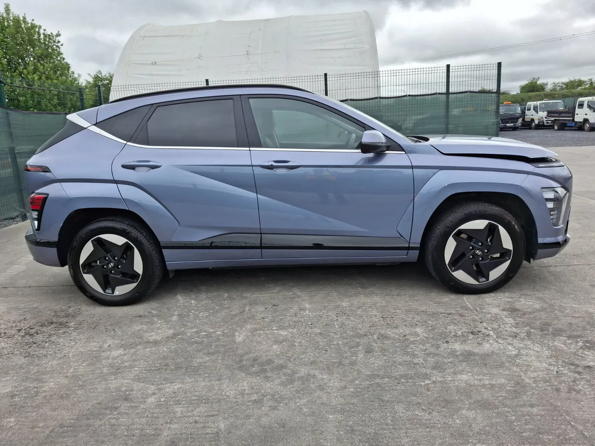 241 Hyundai Kona Platinum Ev 65kwh - Image 2