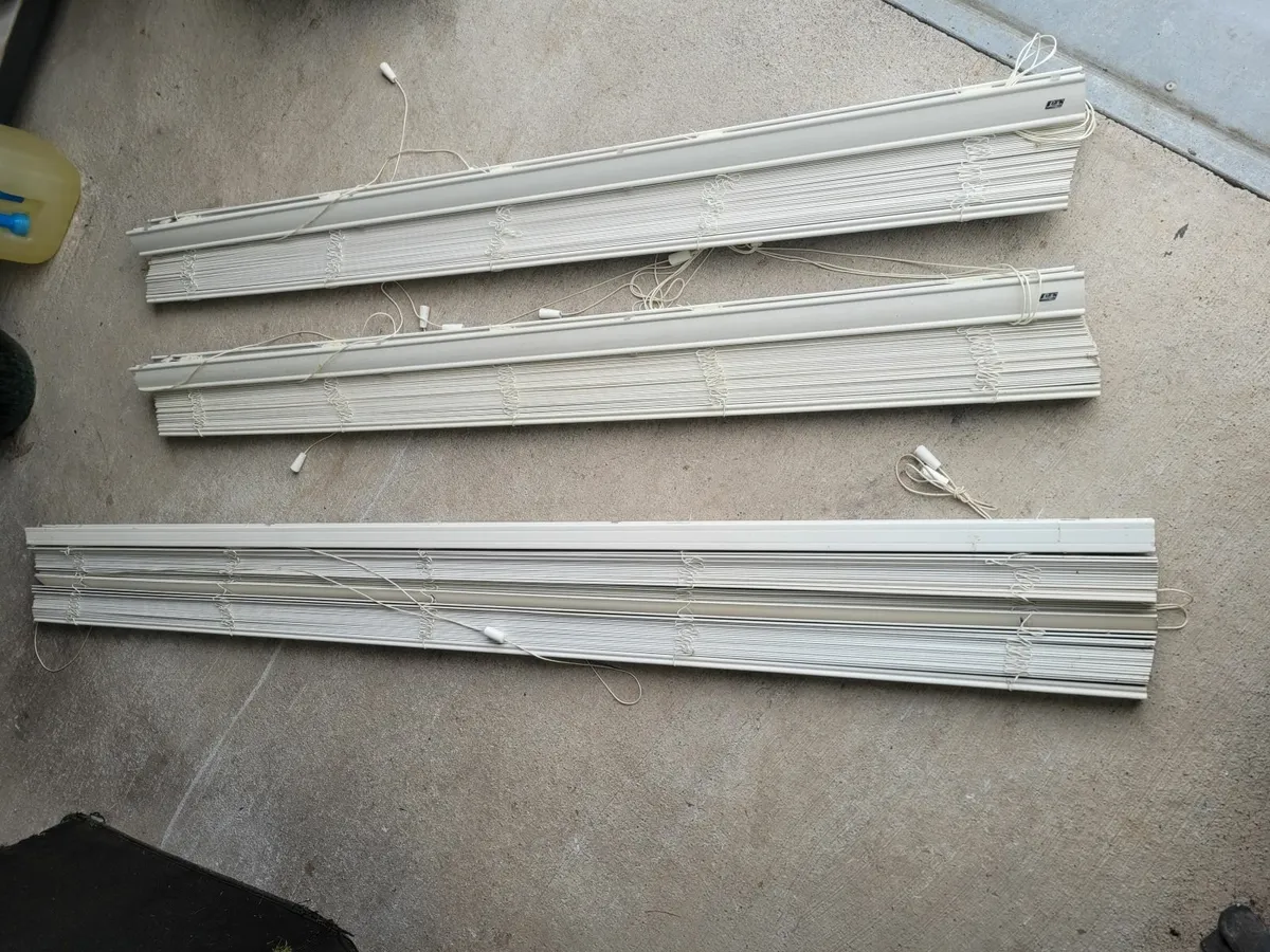 3 Venetian blinds - Image 1