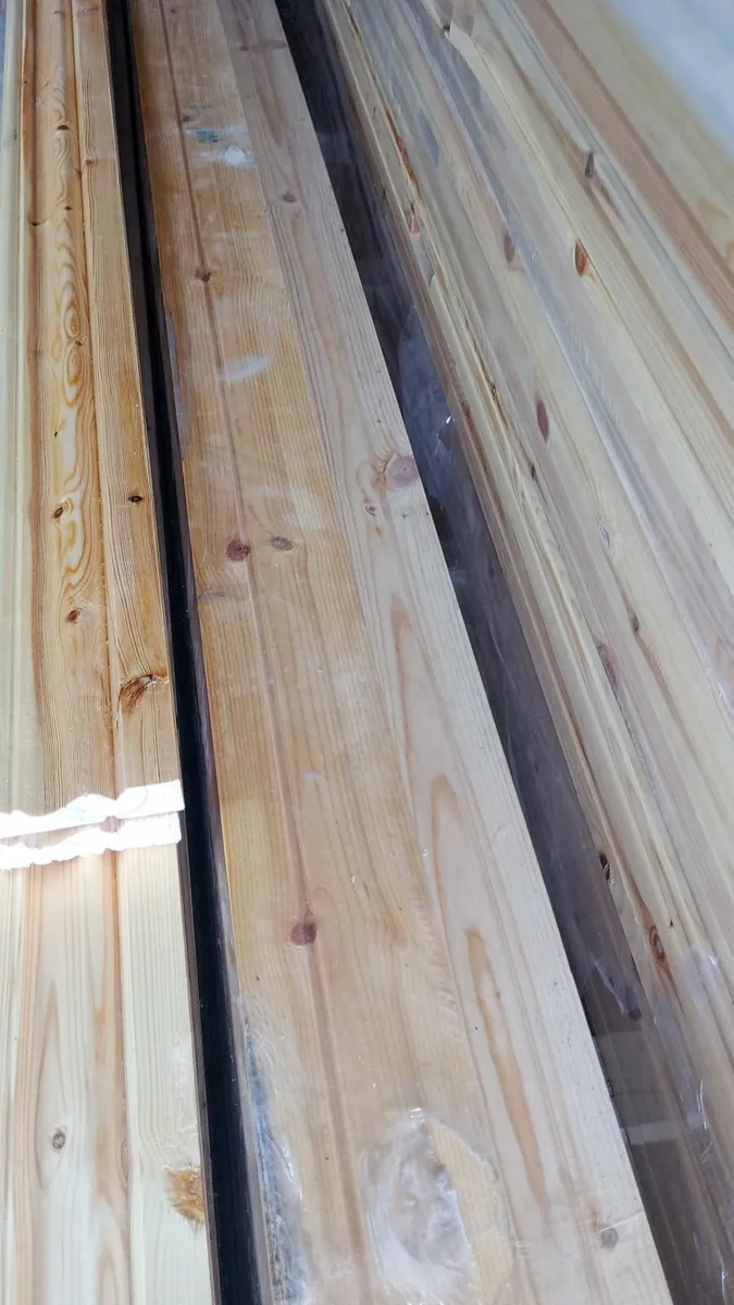 18mm X 69mm Red deal, pre varnished architrave pac - Image 2