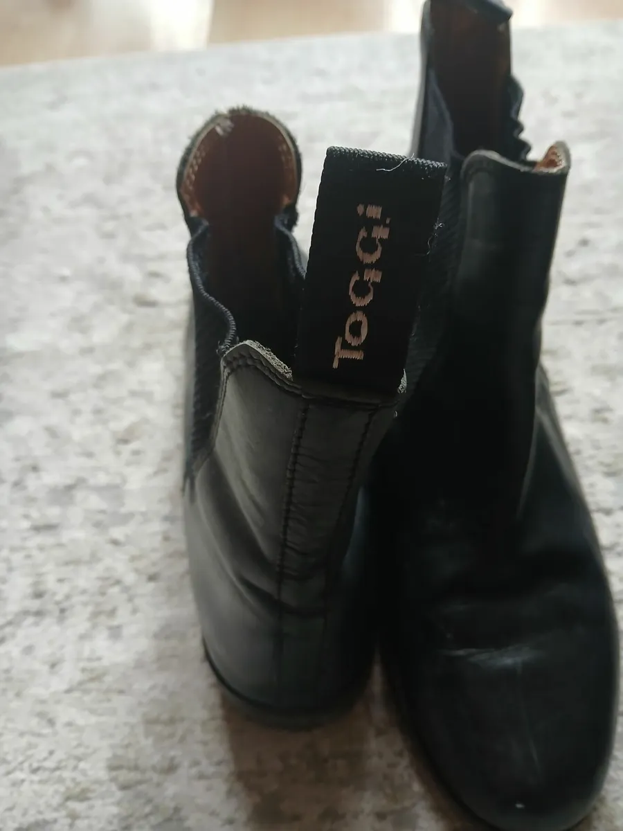 Riding boots and chaps - Image 1