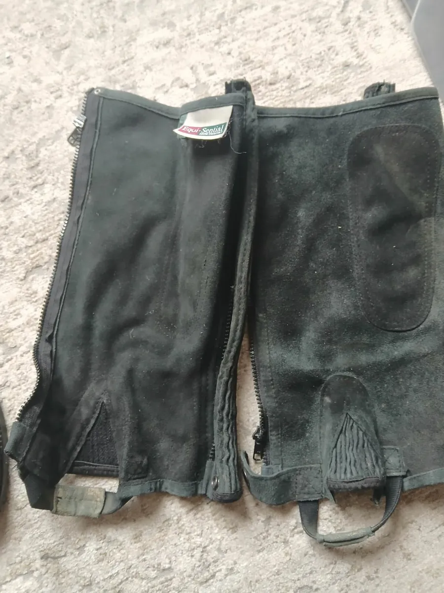 Riding boots and chaps - Image 2