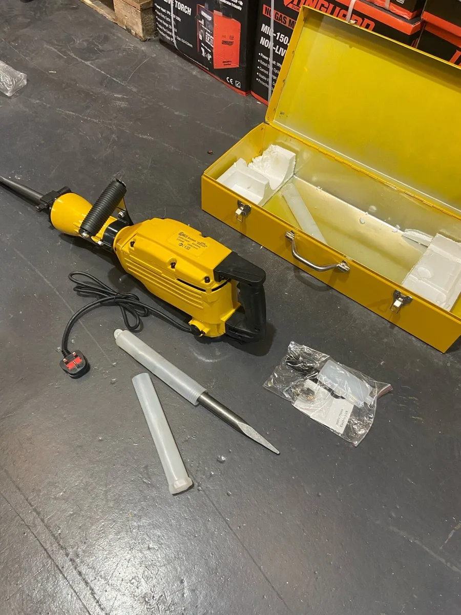 Kango hammer full kit free delivery - Image 2