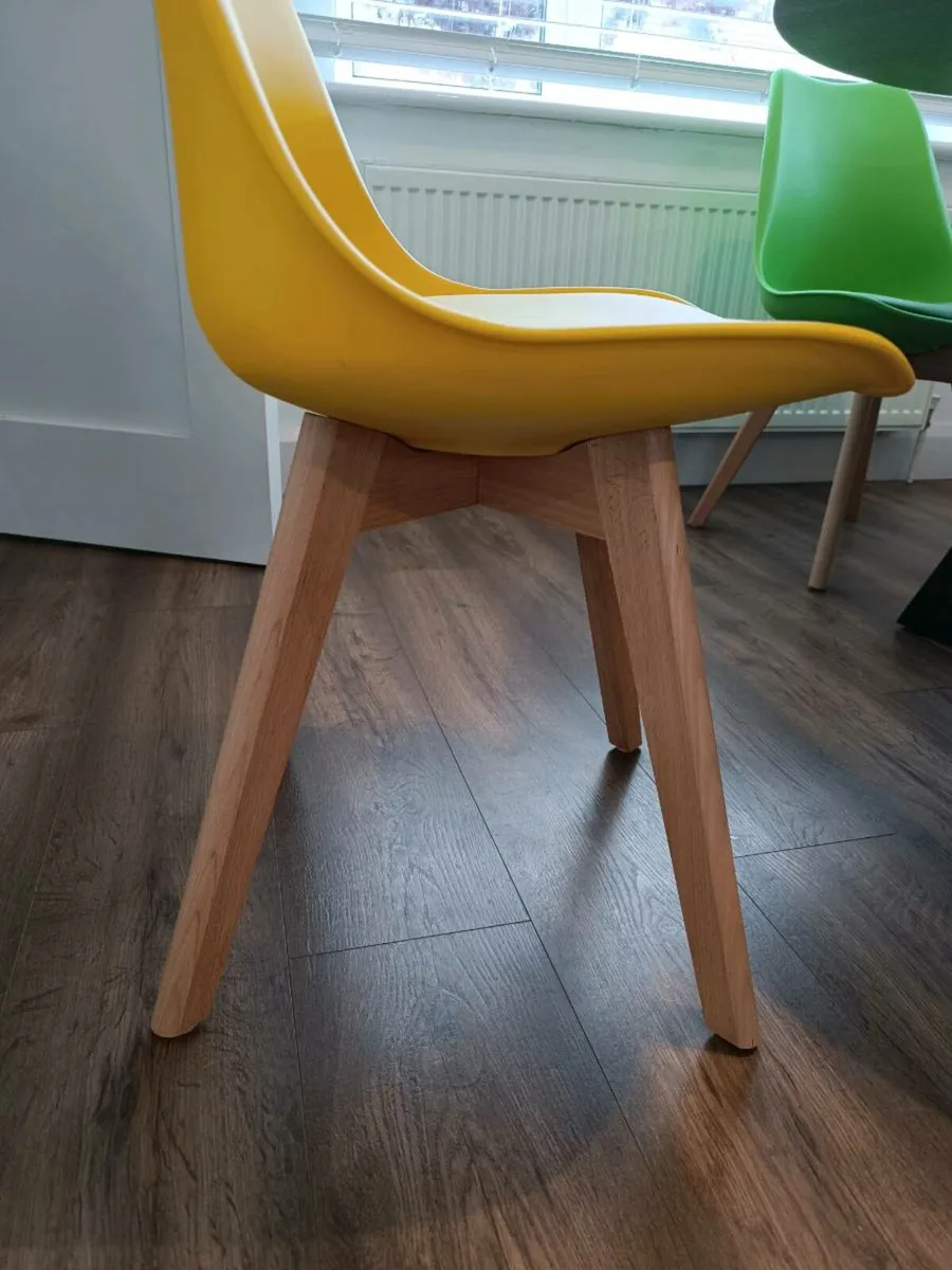 4 matching chairs - Image 3