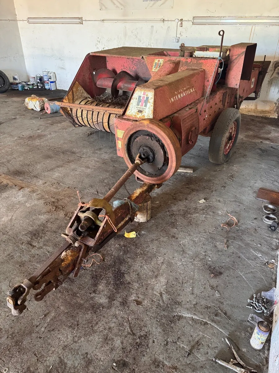 International B47 Baler - (no vat) - Image 1
