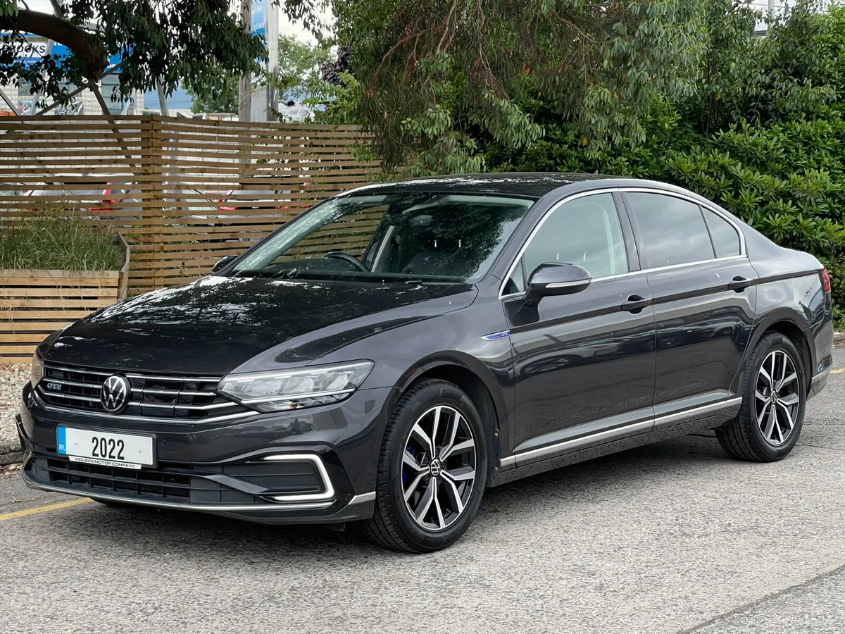 Volkswagen Passat..HEATED SEATS..2 KEYS..ERGO SEAT - Image 2