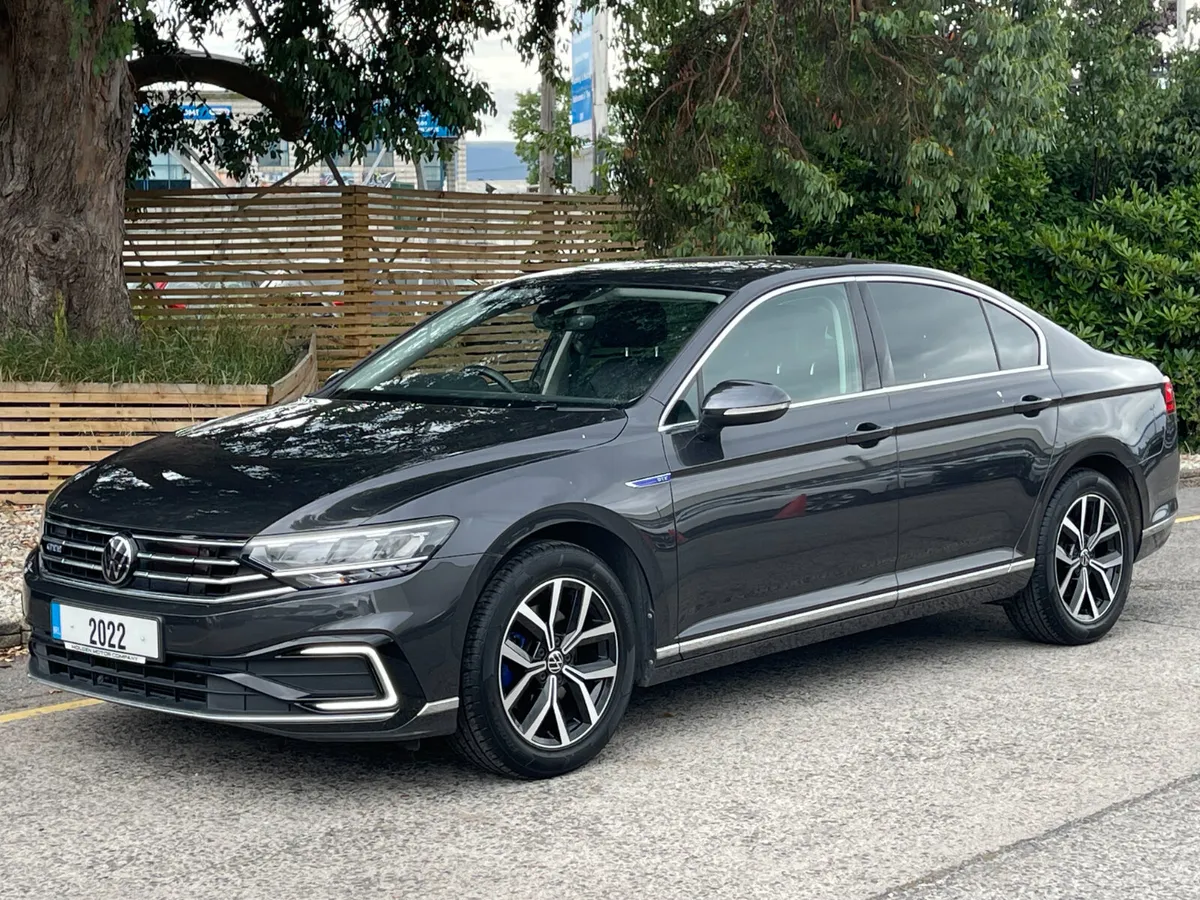 Volkswagen Passat..HEATED SEATS..2 KEYS..ERGO SEAT - Image 3