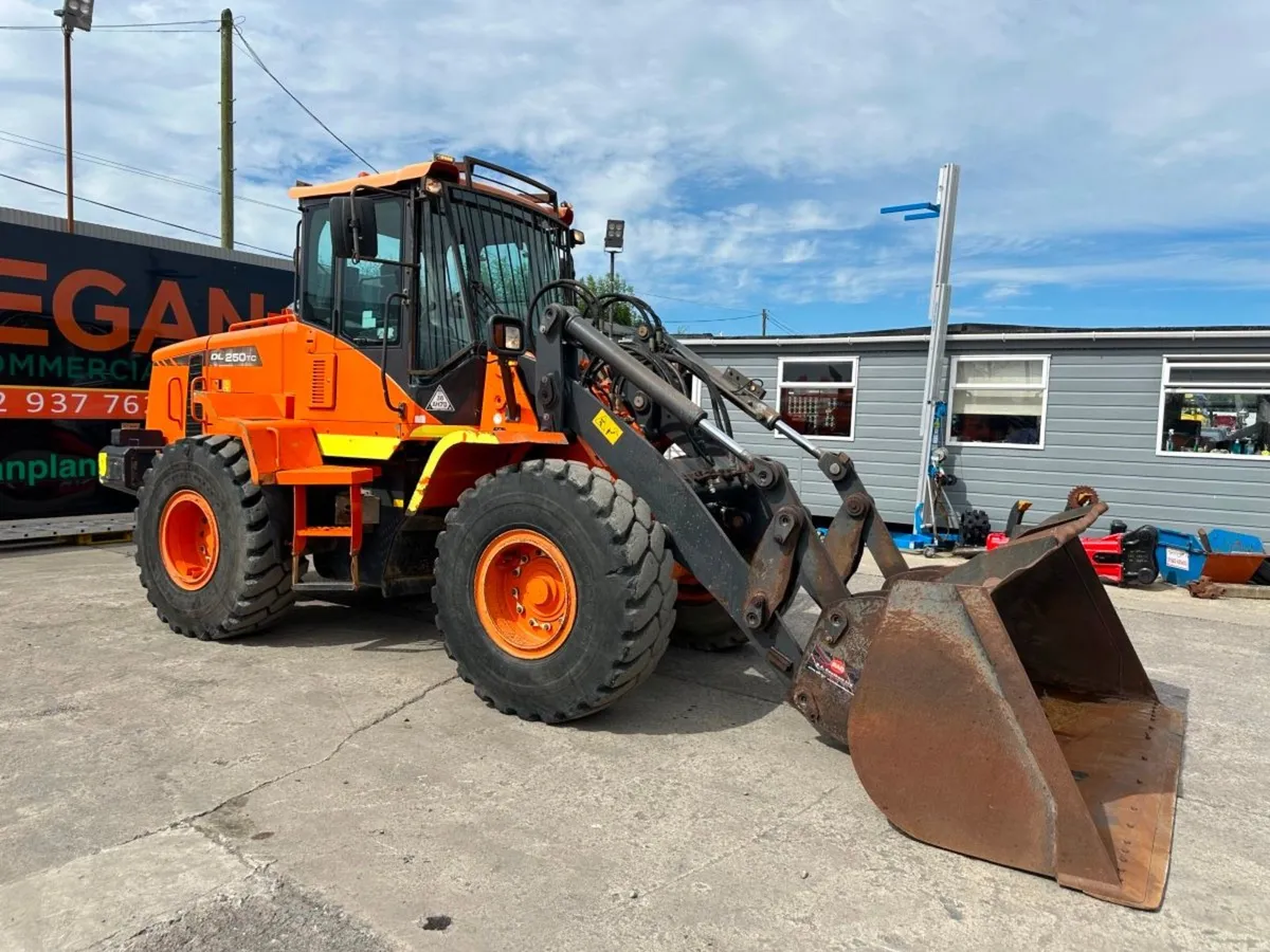 2013 DOOSAN DL250 LOADING SHOVEL ...8,055 hrs. - Image 4