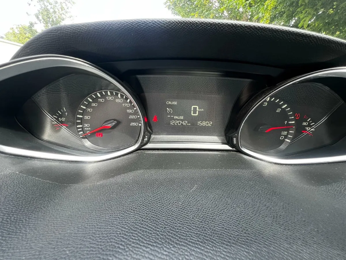 Peugeot 308 - Image 2