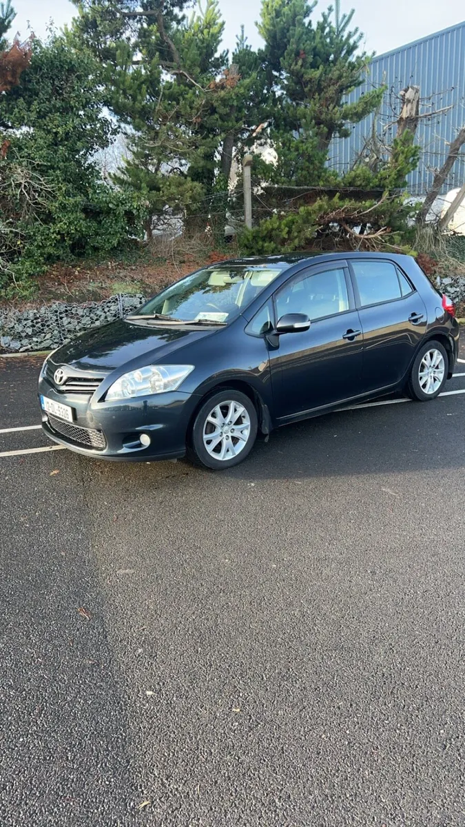 Toyota auris 2012 1.4 diesel low miles - Image 2